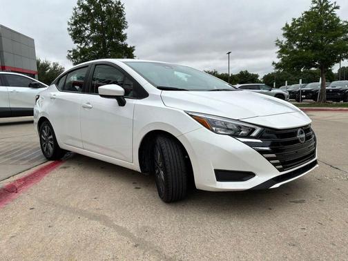 Aspen White Tricoat 2025 Nissan Versa 1.6 SV