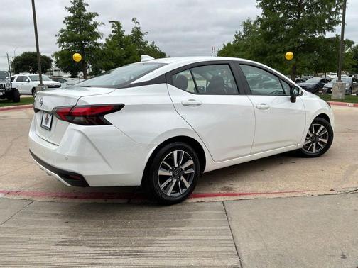 Aspen White Tricoat 2025 Nissan Versa 1.6 SV