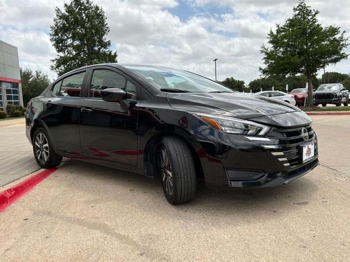 Super Black 2025 Nissan Versa 1.6 SV