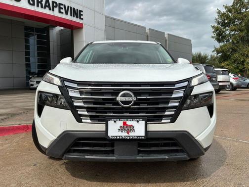 Everest White Pearl 2025 Nissan Rogue SV