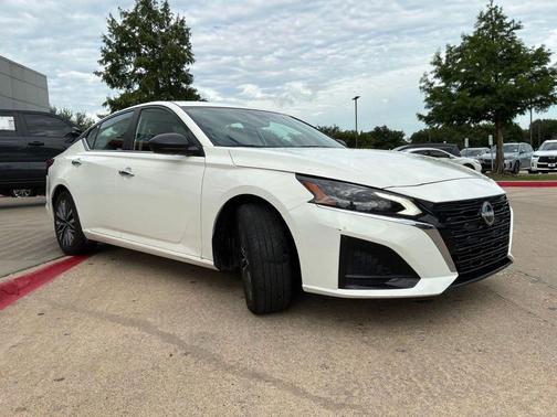 Glacier White 2025 Nissan Altima 2.5 SV