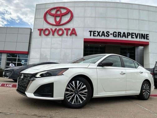 Glacier White 2025 Nissan Altima 2.5 SV