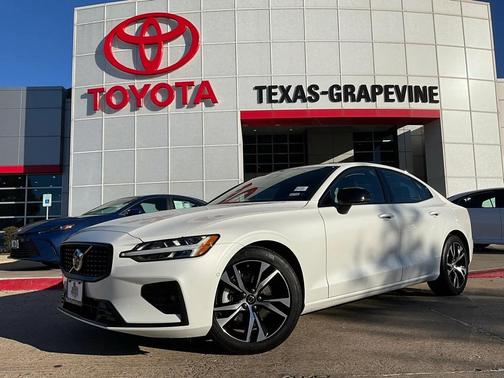 2024 Volvo S60 B5 Plus Dark Theme