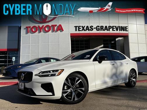 2024 Volvo S60 B5 Plus Dark Theme