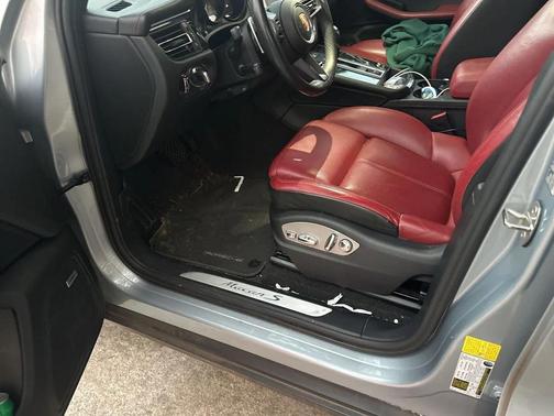 2022 Porsche Macan S