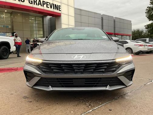 2025 Hyundai ELANTRA SEL