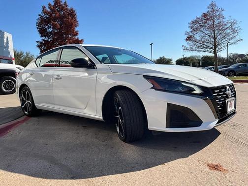 2025 Nissan Altima SR FWD