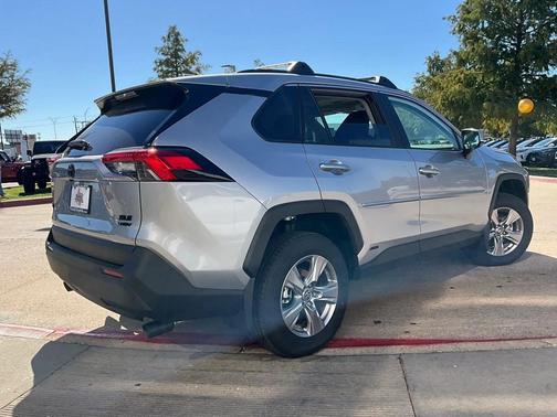 2025 Toyota RAV4 Hybrid XLE