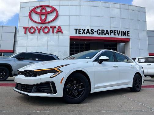 Snow White Pearl 2025 Kia K5 LXS