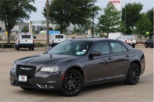 Photo 2 of 29 of 2020 Chrysler 300 S
