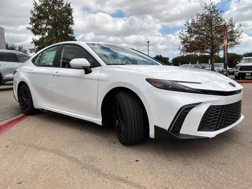 Ice Cap 2026 Toyota Camry SE