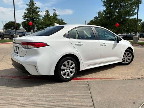 Ice Cap 2025 Toyota Corolla LE