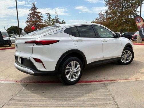 Summit White 2025 Buick Envista Preferred FWD