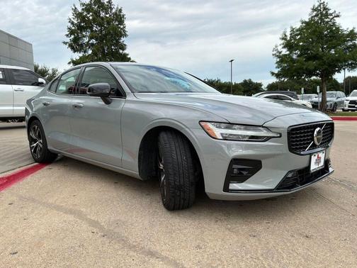 Vapour Grey Metallic 2025 Volvo S60 B5 Core