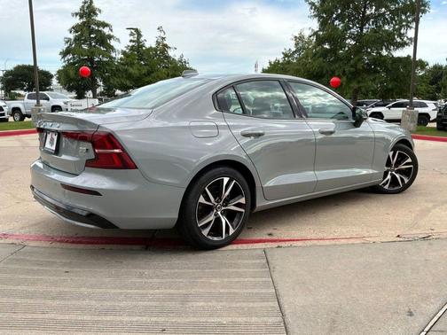Vapour Grey Metallic 2025 Volvo S60 B5 Core