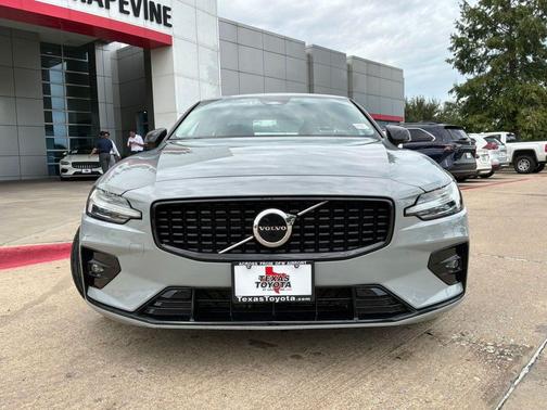 Vapour Grey Metallic 2025 Volvo S60 B5 Core
