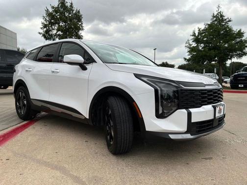 Glacial White Pearl 2026 Kia Sportage LX
