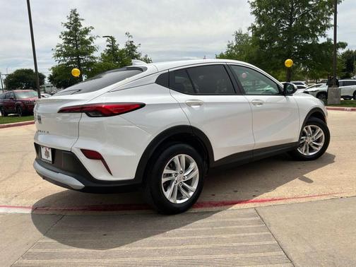 Summit White 2025 Buick Envista Preferred FWD