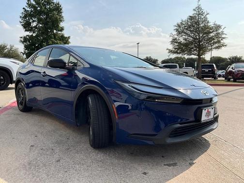 2025 Toyota Prius LE