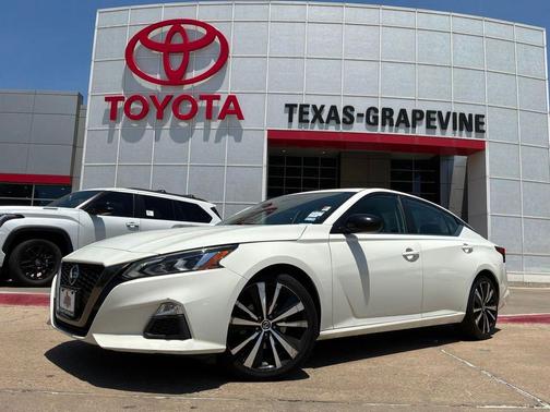 Glacier White 2021 Nissan Altima SR FWD