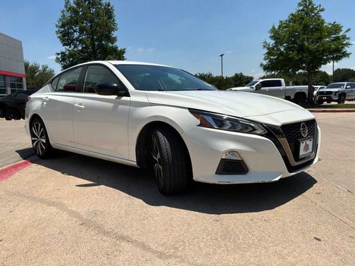 Glacier White 2021 Nissan Altima SR FWD