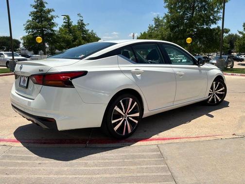 Glacier White 2021 Nissan Altima SR FWD