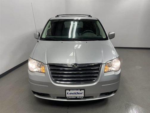 Photo 3 of 41 of 2010 Chrysler Town & Country Touring