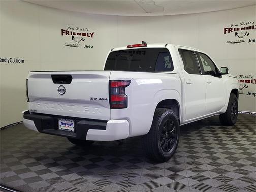 2022 Nissan Frontier SV