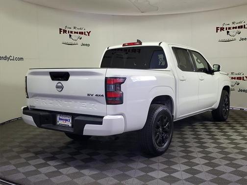 2022 Nissan Frontier SV