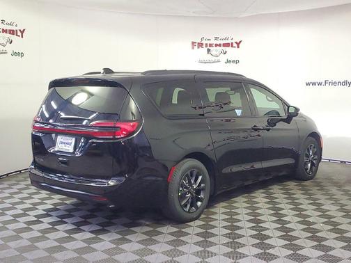 2025 Chrysler Pacifica L