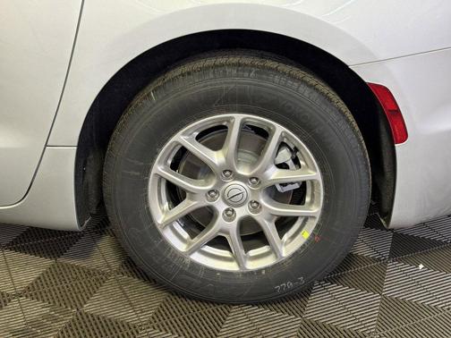 Silver Mist Clearcoat 2026 Chrysler Pacifica L