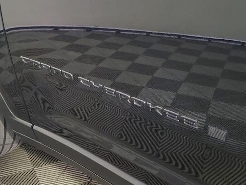 Diamond Black Crystal Pearlcoat 2025 Jeep Grand Cherokee L Limited
