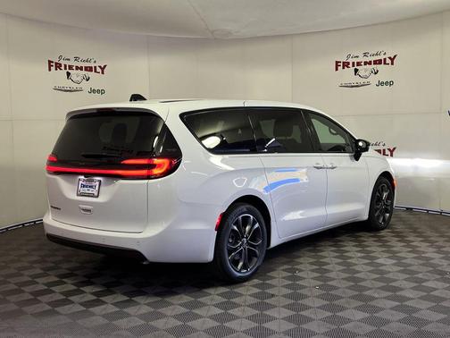 2026 Chrysler Pacifica L