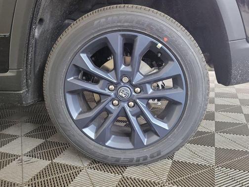Diamond Black Crystal Pearlcoat 2026 Jeep Grand Cherokee 85th Anniversary Edition