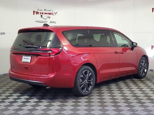 2026 Chrysler Pacifica L