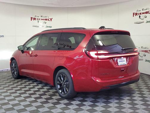 2025 Chrysler Pacifica L