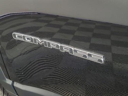 Diamond Black Crystal Pearlcoat 2022 Jeep Compass Limited