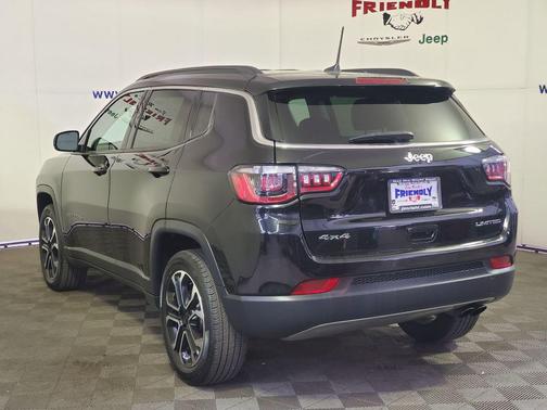 Diamond Black Crystal Pearlcoat 2022 Jeep Compass Limited