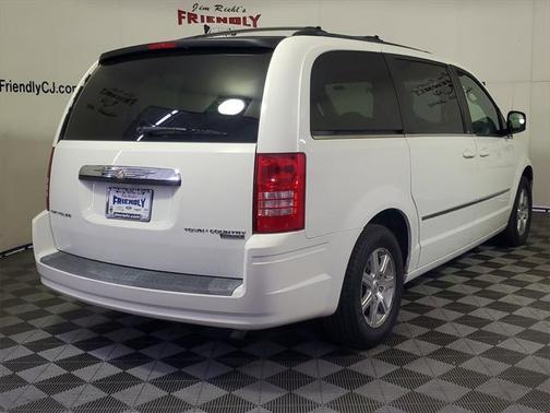 2009 Chrysler Town & Country Touring