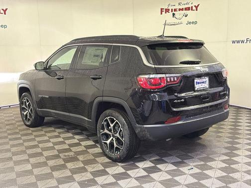 Diamond Black Crystal Pearlcoat 2026 Jeep Compass Limited