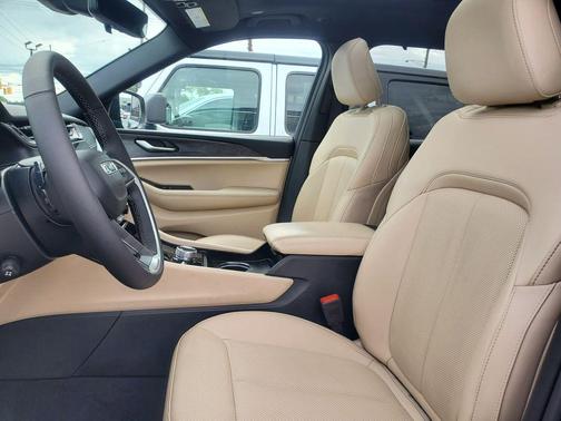 Diamond Black Crystal Pearlcoat 2025 Jeep Grand Cherokee L Limited