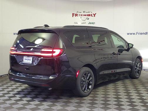 2025 Chrysler Pacifica L