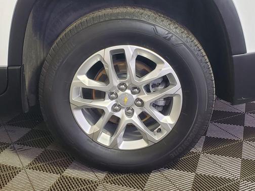 Summit White 2023 Chevrolet Traverse LS