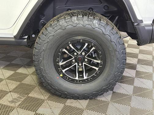 Bright White Clearcoat 2026 Jeep Wrangler Rubicon