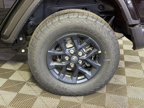 Black Clearcoat 2026 Jeep Wrangler 4-Door 85th Anniversary Edition