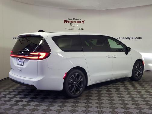 2026 Chrysler Pacifica L