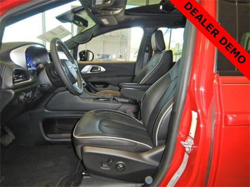 2025 Chrysler Pacifica Hybrid Premium S Appearance Pkg
