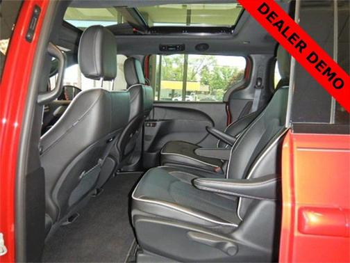 2025 Chrysler Pacifica Hybrid Premium S Appearance Pkg