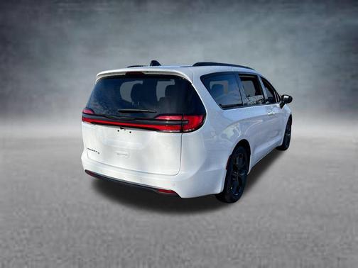 Bright White Clearcoat 2026 Chrysler Pacifica L