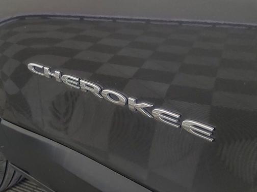 Granite Crystal Metallic Clearcoat 2016 Jeep Cherokee Limited